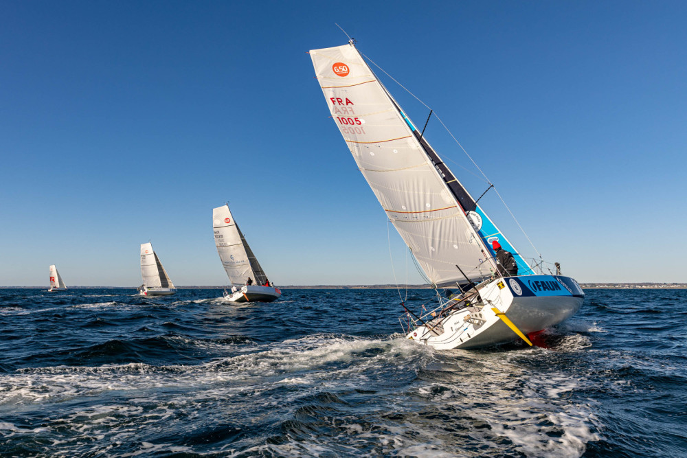 Race sailing